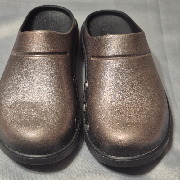 OOFOS Women's Size 9 Bronze Glitter Slip-On Clogs - Picture 10 of 10
